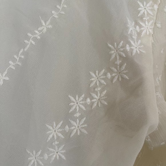 American Eagle Cream Peplum Blouse Size Medium - Picture 5 of 9